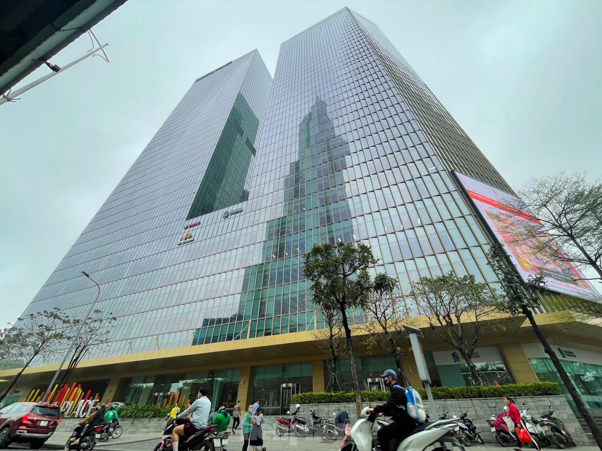Cận cảnh tòa nhà 1 tỷ USD ở Hà Nội của bà Trương Mỹ Lan - Ảnh 1.