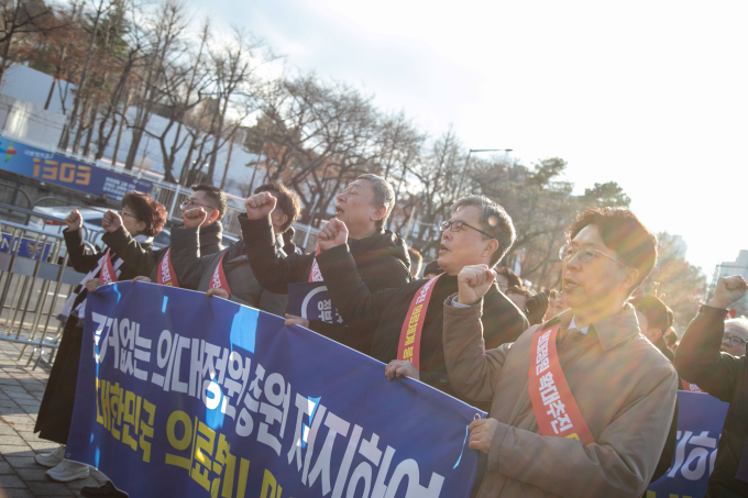 Tình cảnh sau 25 ngày khủng hoảng y tế tại Hàn Quốc: Nhiều bệnh nhân chấp nhận &quot;án tử&quot;, người thân bất lực trước hiện thực đau lòng - Ảnh 6.