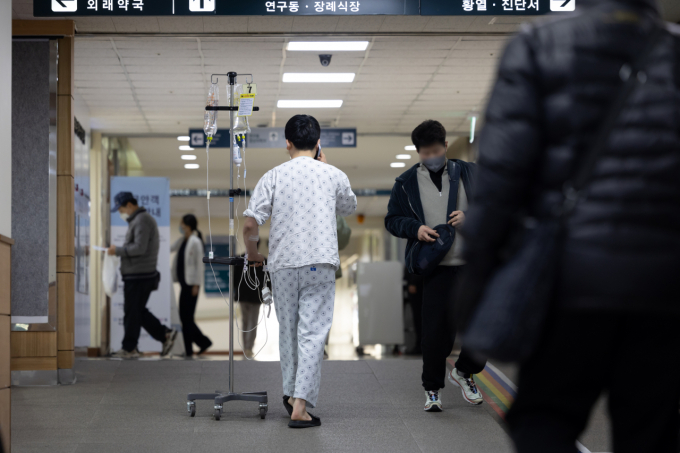 Tình cảnh sau 25 ngày khủng hoảng y tế tại Hàn Quốc: Nhiều bệnh nhân chấp nhận &quot;án tử&quot;, người thân bất lực trước hiện thực đau lòng - Ảnh 3.