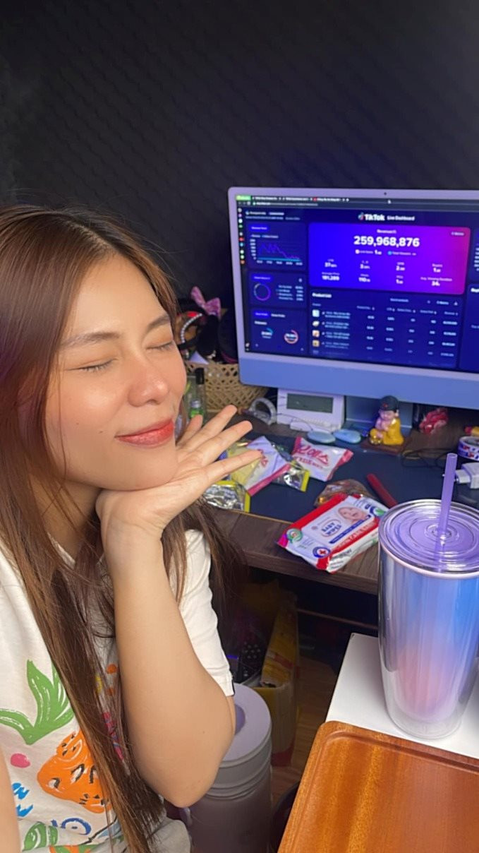 Bỏ nghề bán quần áo thuê ngồi nhà livestream “chốt đơn”: Trong hơn 1 năm mua nhà trung tâm TP.HCM, tậu xe tiền tỷ!- Ảnh 3.