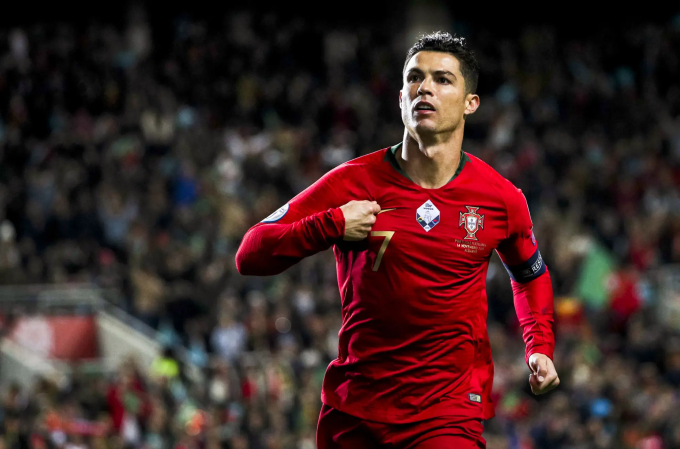 Ronaldo khoe hình tại khu nghỉ dưỡng có giá 175 triệu/đêm, fan sốc khi thấy đôi chân biến dạng của CR7 - Ảnh 4.