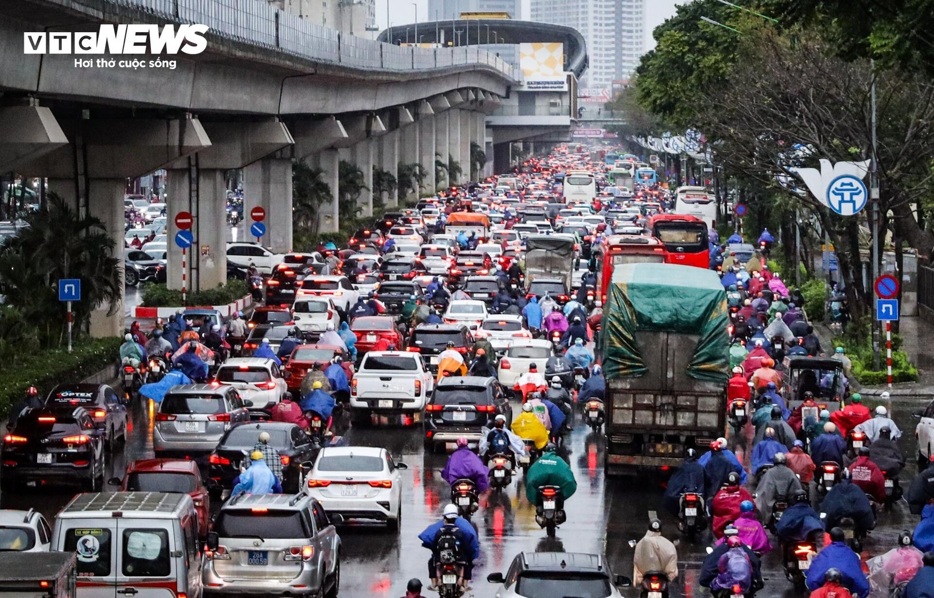 Sáng nay, cả thành phố đi làm muộn - Ảnh 9.