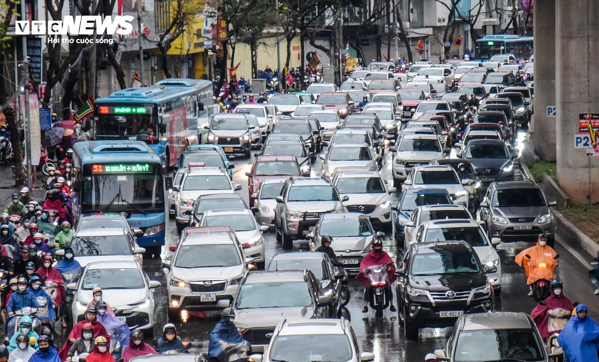 Sáng nay, cả thành phố đi làm muộn - Ảnh 3.