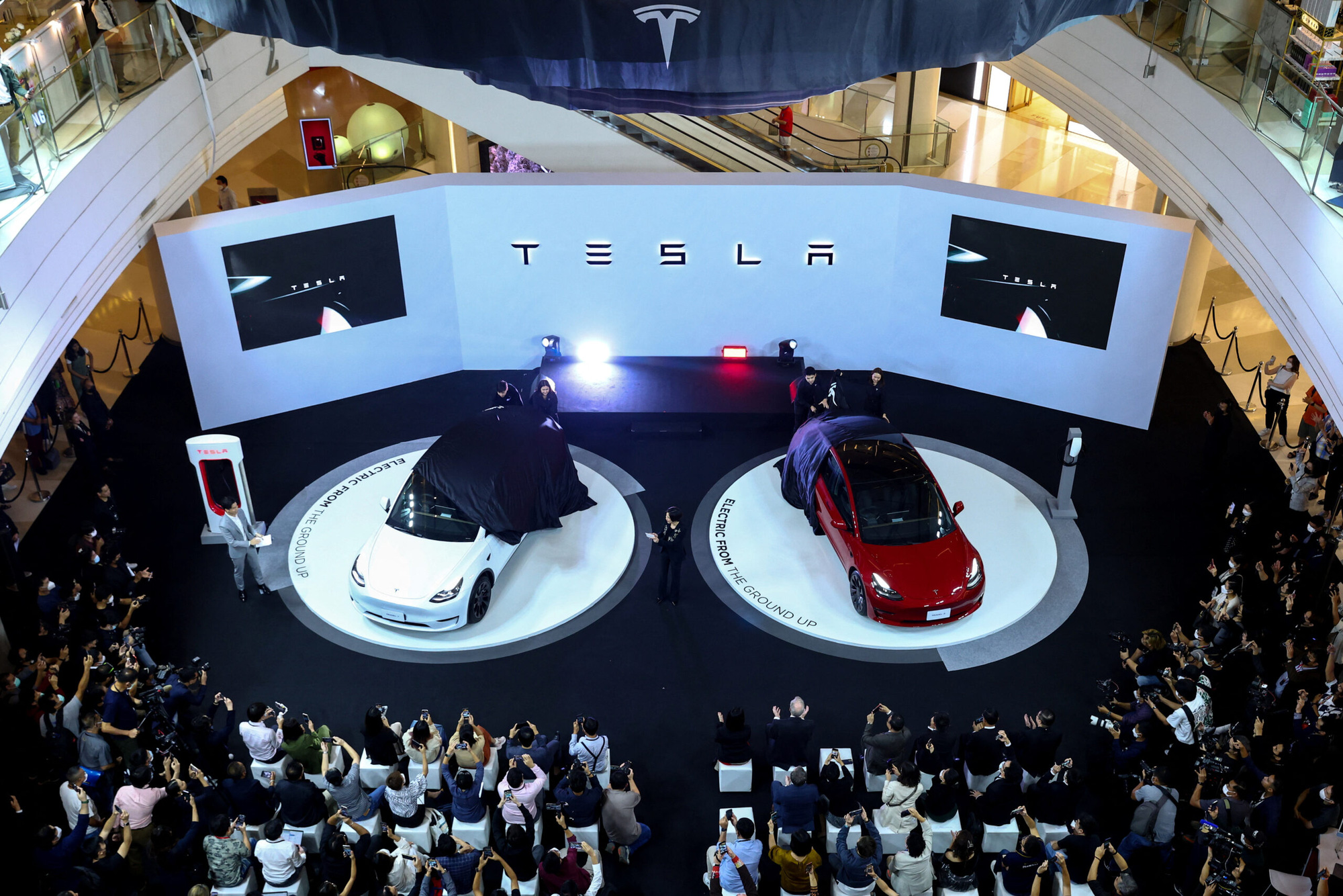 Tesla Model Y và Model 3 được giới thiệu ở Thái Lan tháng 12-2022 - Ảnh: Reuters Tesla Model Y và Model 3 được giới thiệu ở Thái Lan tháng 12-2022 - Ảnh: Reuters