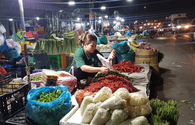 Chợ đầu mối lớn nhất TPHCM bị 'bủa vây' - Ảnh 5. Chợ đầu mối lớn nhất TPHCM bị 'bủa vây' - Ảnh 5.