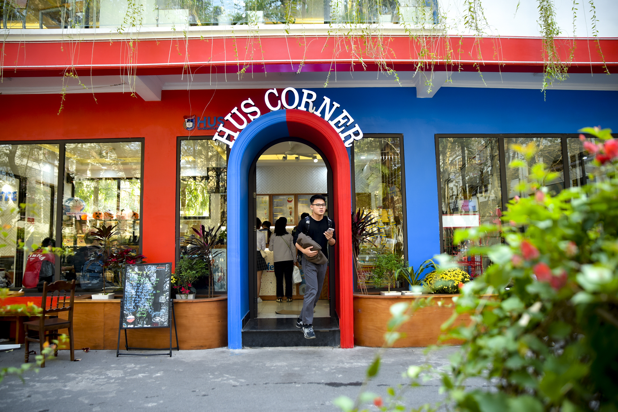 Trường đại học cho học sinh THPT học trước chương trình, có hội trường trăm tuổi đẹp như cung điện - Ảnh 10.