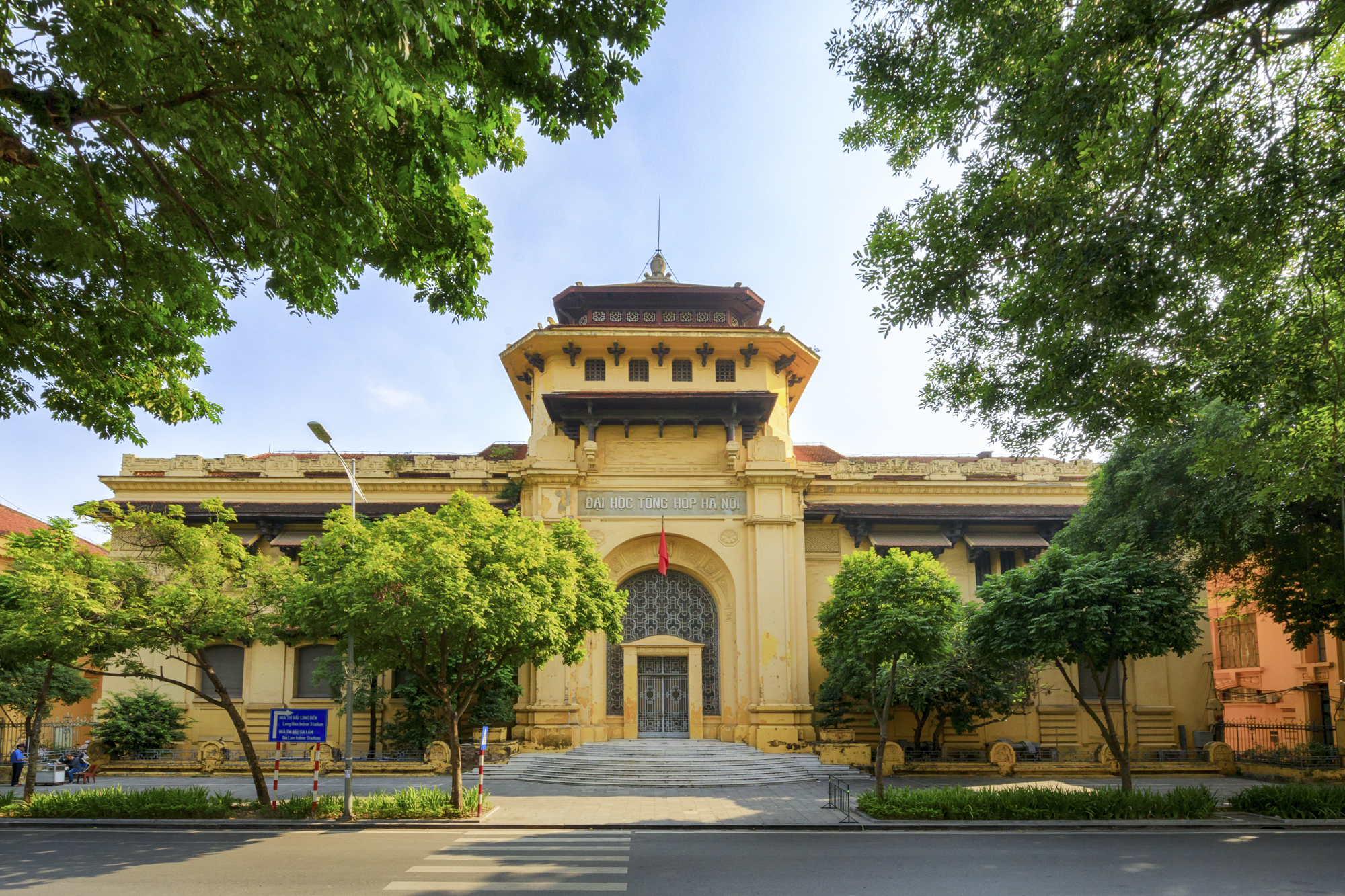 Trường đại học cho học sinh THPT học trước chương trình, có hội trường trăm tuổi đẹp như cung điện - Ảnh 4.