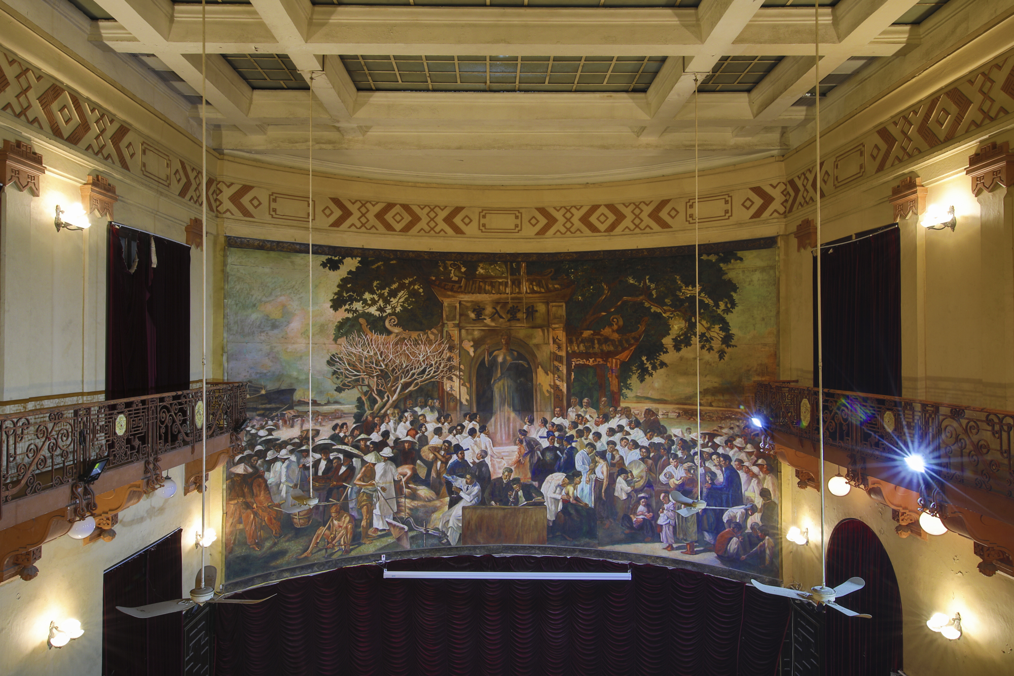 Trường đại học cho học sinh THPT học trước chương trình, có hội trường trăm tuổi đẹp như cung điện - Ảnh 7.