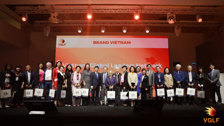 Những nhà khoa học xuất sắc thế giới ở Diễn đàn người Việt có tầm ảnh hưởng 2024 - Ảnh 1.