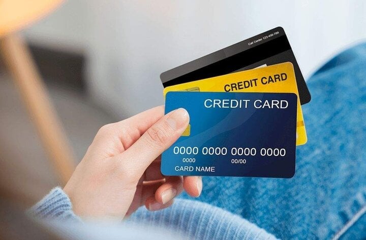 Sau 'lùm xùm' Eximbank, NHNN yêu cầu rà soát cách tính lãi suất thẻ tín dụng - Ảnh 1.
