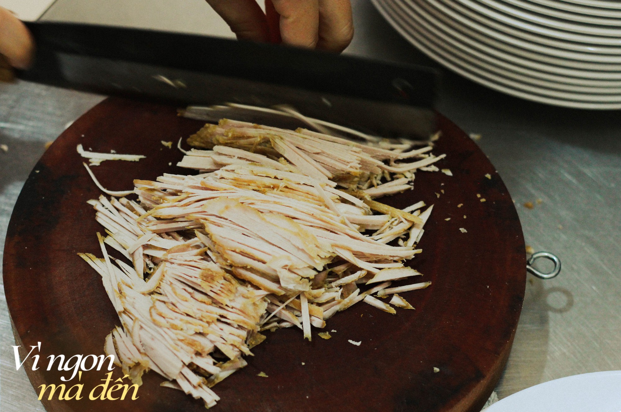 Tiệm cơm tấm lâu đời ở TPHCM mỗi năm chỉ bán 6 tháng, nổi tiếng với món chả cua công thức riêng- Ảnh 5.