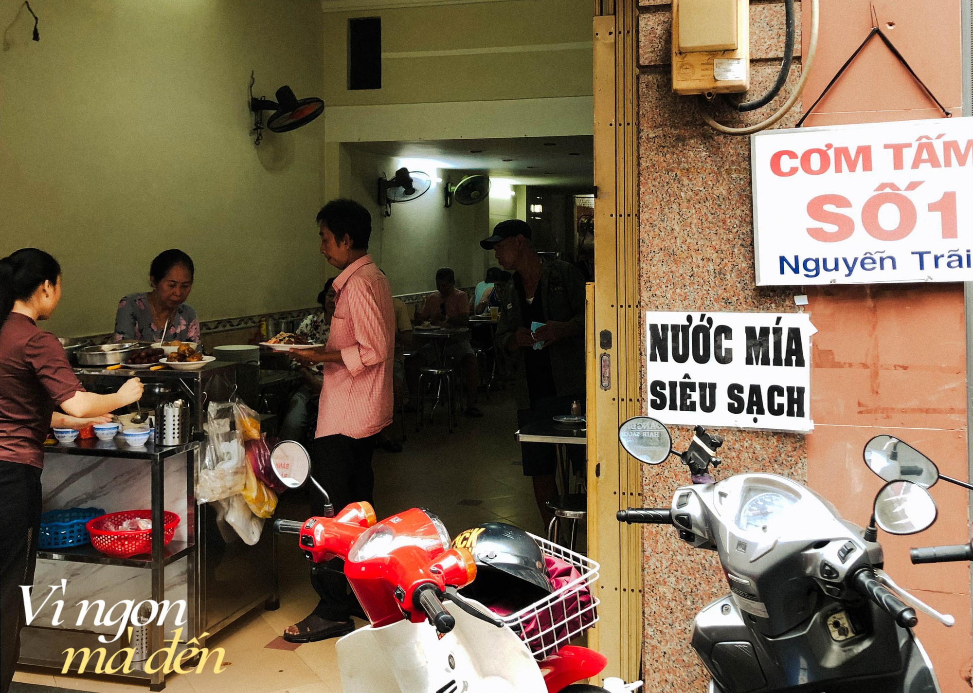 Tiệm cơm tấm lâu đời ở TPHCM mỗi năm chỉ bán 6 tháng, nổi tiếng với món chả cua công thức riêng- Ảnh 15.