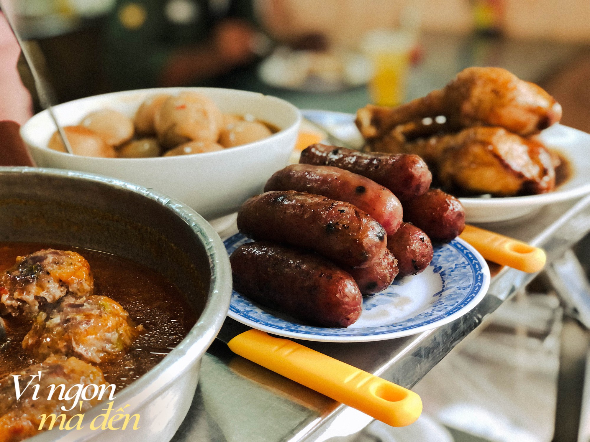 Tiệm cơm tấm lâu đời ở TPHCM mỗi năm chỉ bán 6 tháng, nổi tiếng với món chả cua công thức riêng- Ảnh 9.