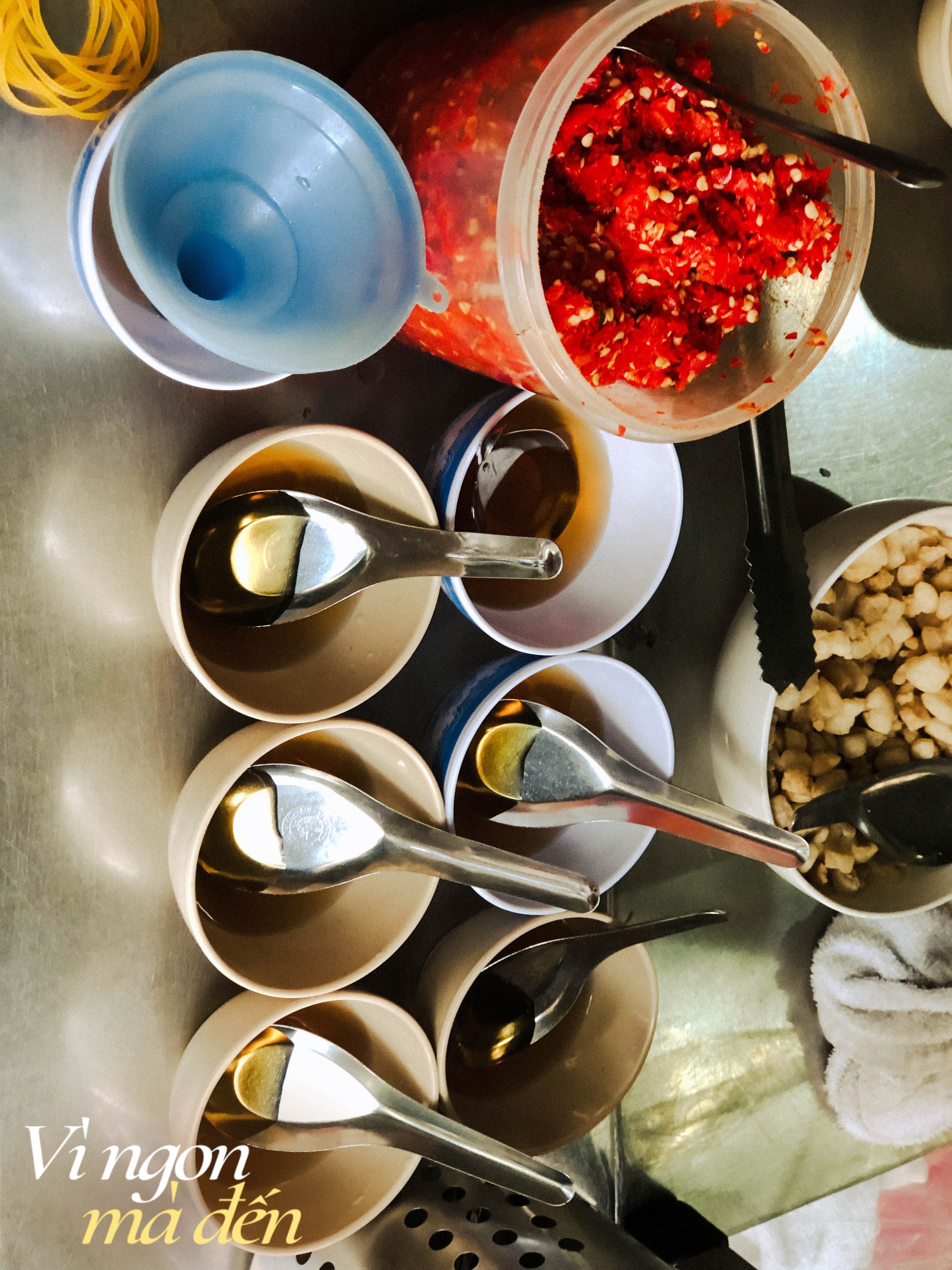 Tiệm cơm tấm lâu đời ở TPHCM mỗi năm chỉ bán 6 tháng, nổi tiếng với món chả cua công thức riêng- Ảnh 10.