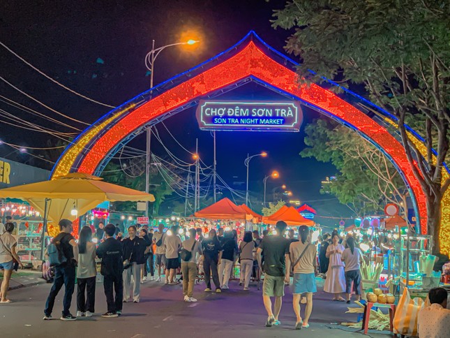 Đà Nẵng sắp đóng cửa chợ đêm du lịch bên sông Hàn - Ảnh 2.