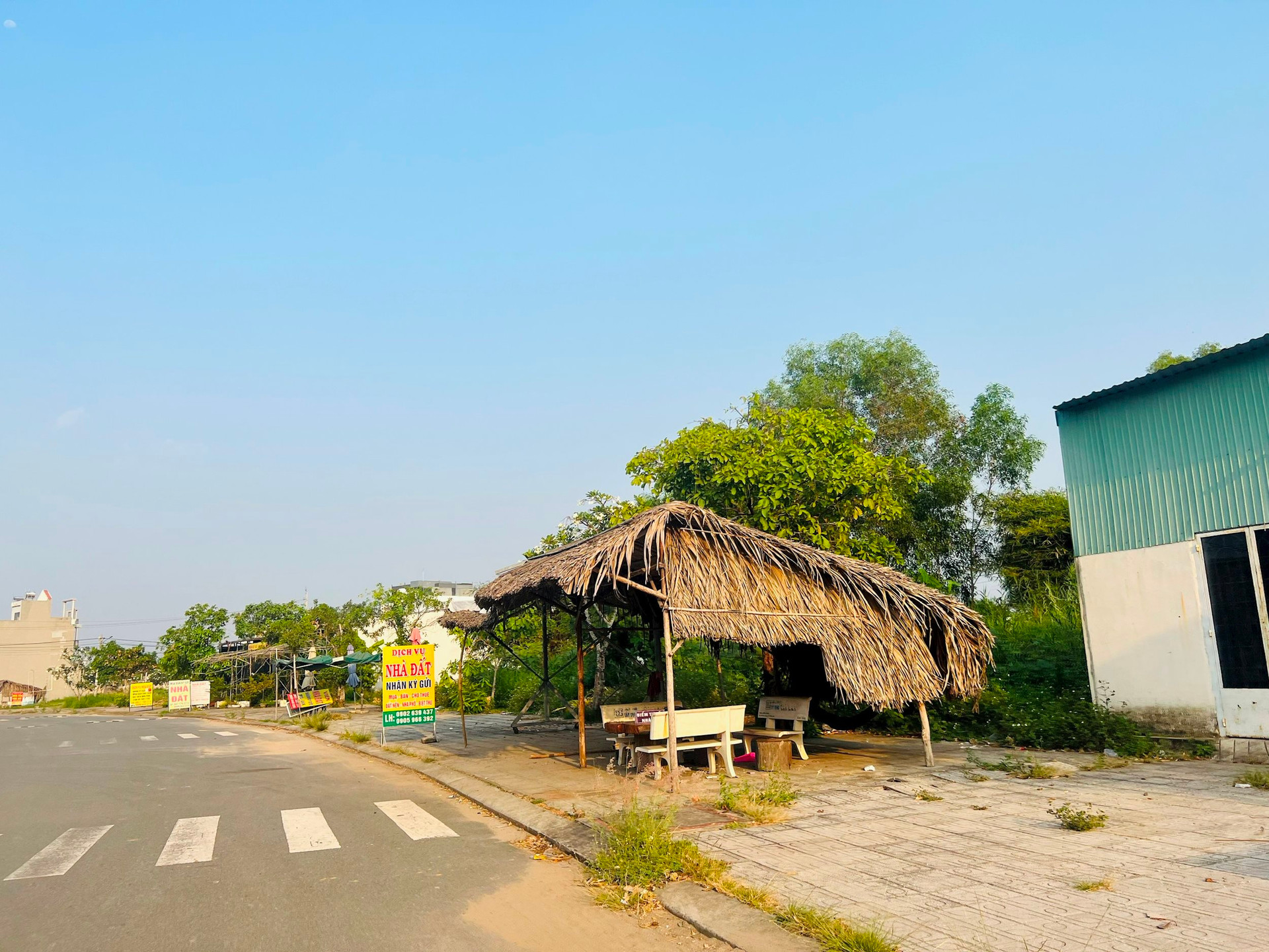 Hiện tượng “lạ” trên thị trường đất nền phía Nam: Gần chốt giao dịch, chủ đất “quay xe” ngưng bán, cứ hễ giảm giá lô nào là hết lô đó! - Ảnh 3.