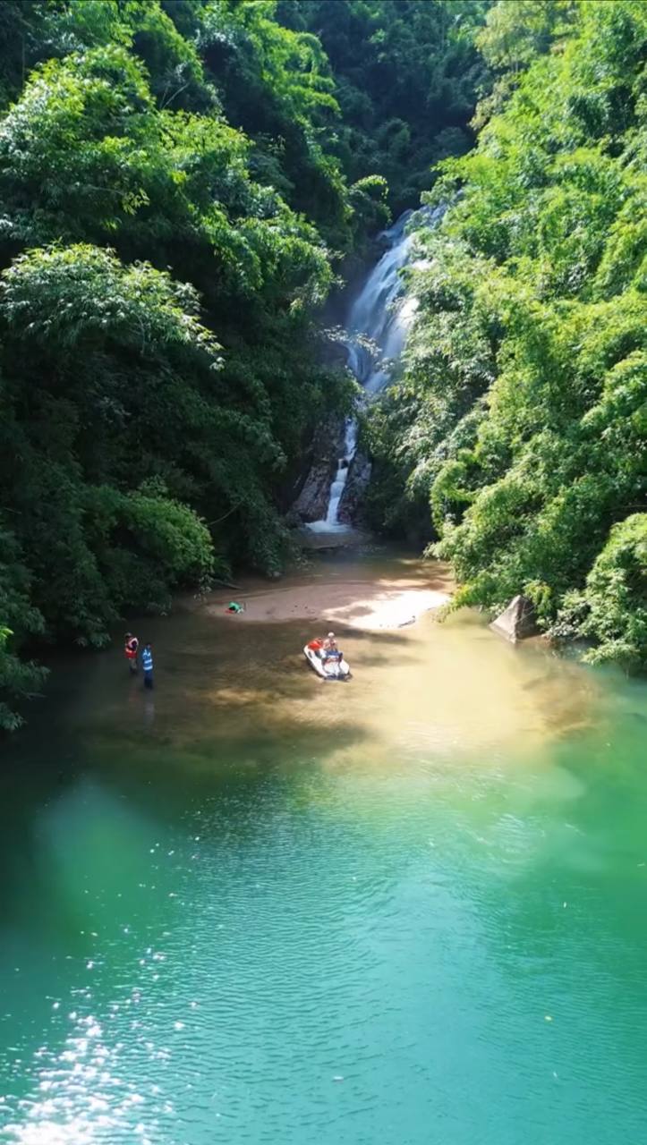 Không thể tin trước cảnh "bơi trên núi" tại Việt Nam, ai ai cũng lầm tưởng là rừng sâu nào ở nước ngoài- Ảnh 5.