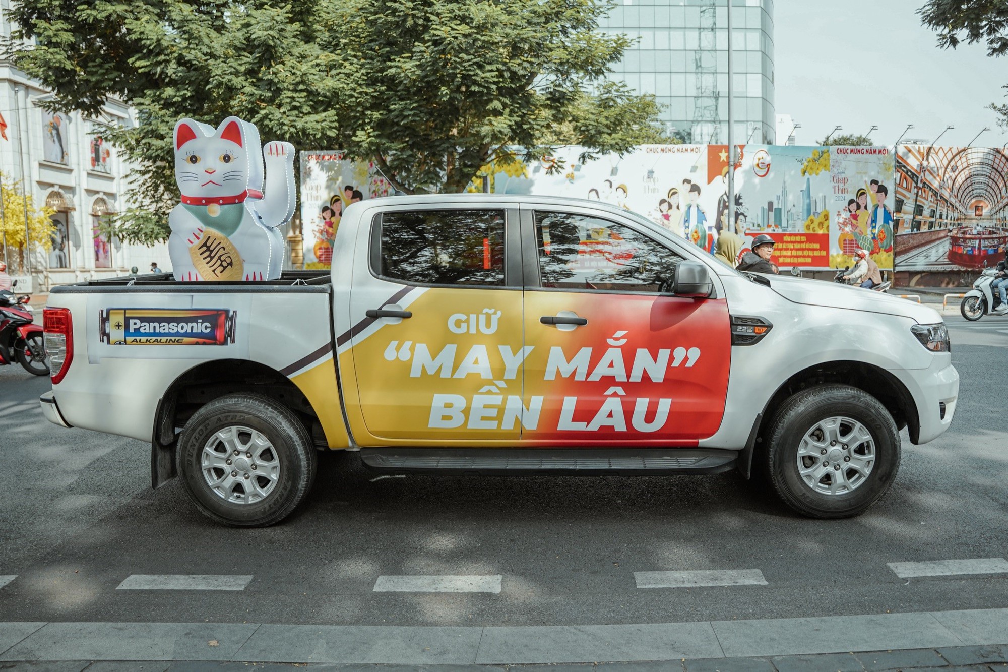 "Đoàn xe lạ" xuất hiện trên đường phố Hà Nội và TP.HCM - Ảnh 2. "Đoàn xe lạ" xuất hiện trên đường phố Hà Nội và TP.HCM - Ảnh 2.