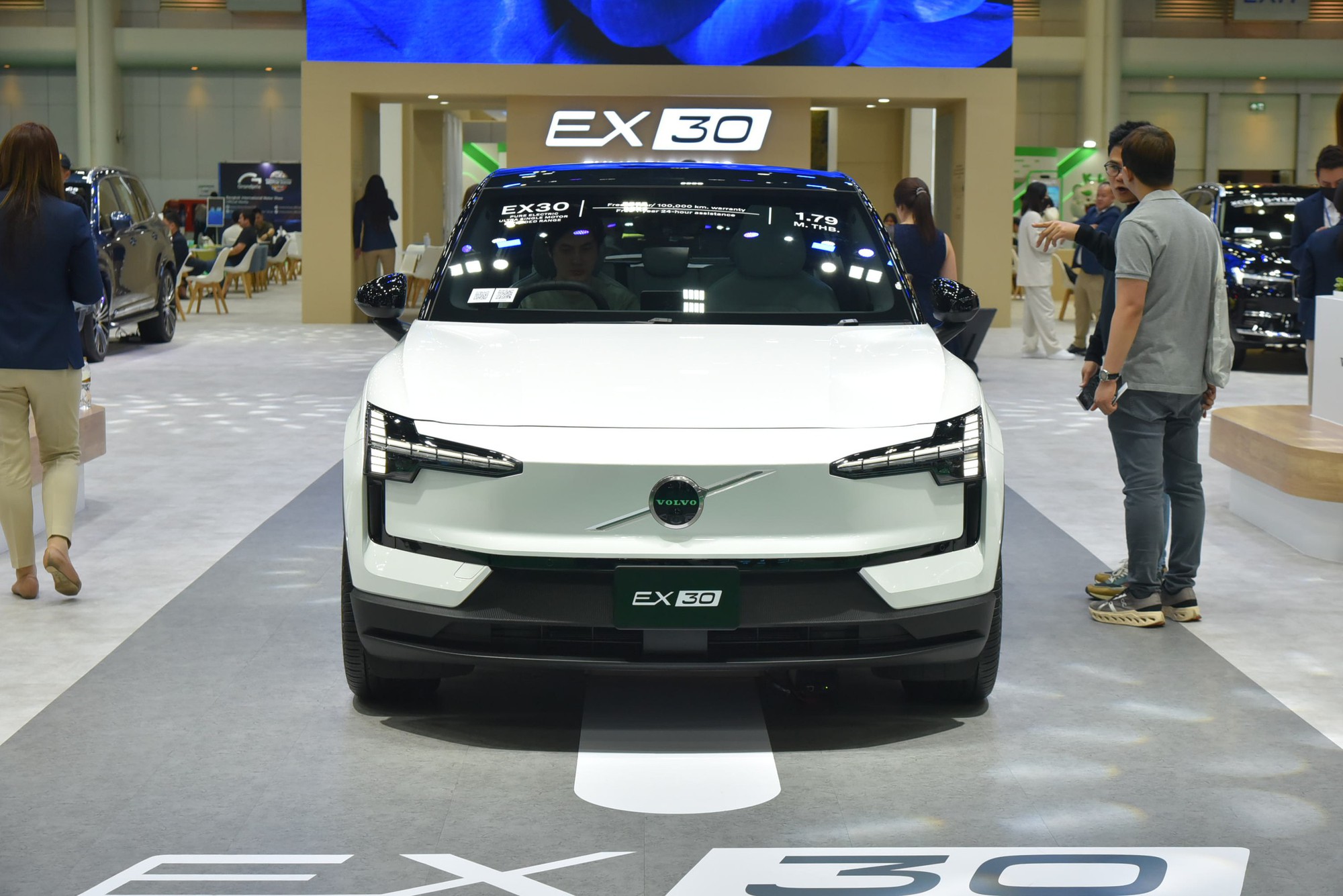 Xem trước Volvo EX30 tại BIMS trước khi về Việt Nam: Giá quy đổi hơn 1 tỷ, nhỏ, chật, mạnh, nhiều công nghệ - Ảnh 7.