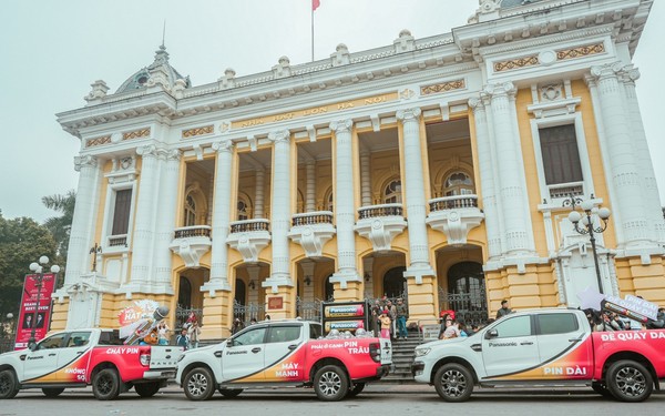 "Đoàn xe lạ" xuất hiện trên đường phố Hà Nội và TP.HCM - Ảnh 1. "Đoàn xe lạ" xuất hiện trên đường phố Hà Nội và TP.HCM - Ảnh 1.