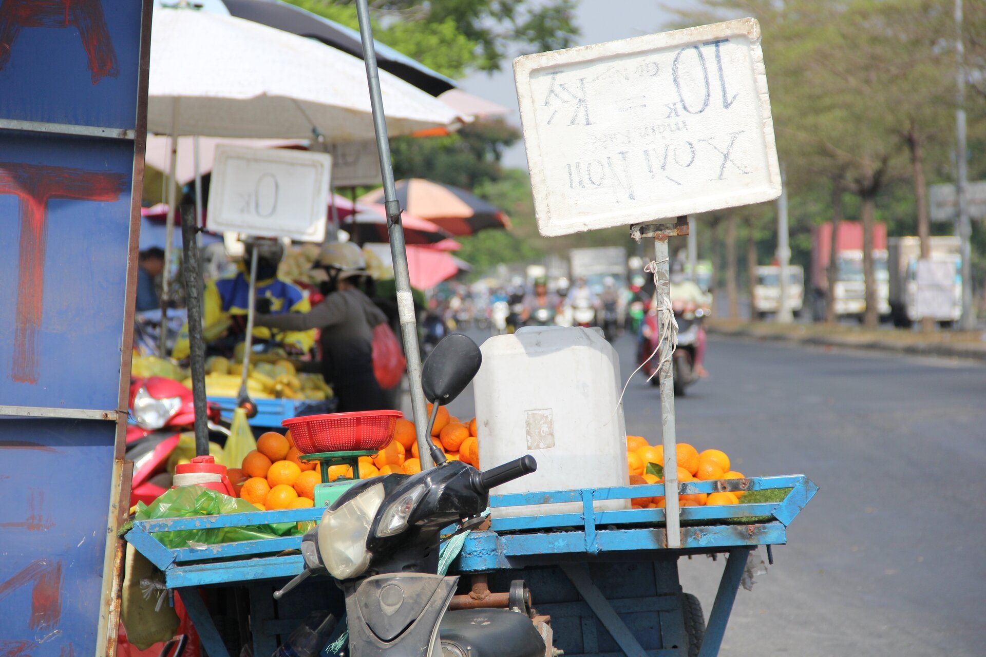 Nhọc nhằn mưu sinh dưới trời nắng nóng như đổ lửa ở TP.HCM - Ảnh 11.