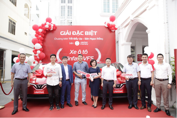 Viettel Money trao thưởng 2 ô tô trị giá hàng trăm triệu đồng cho 2 khách hàng may mắn - Ảnh 2.