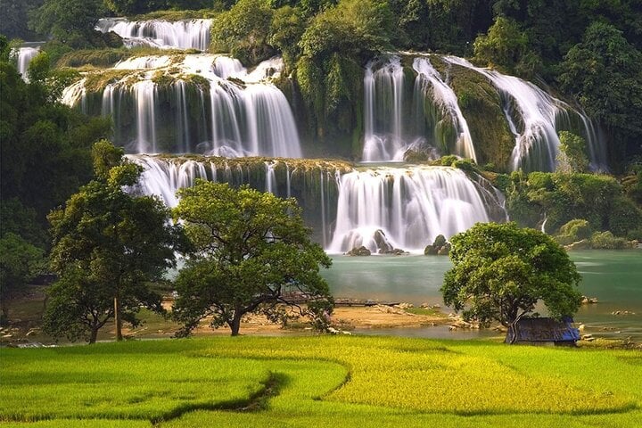 Chiêm ngưỡng con thác lớn nhất Việt Nam đẹp như tranh vẽ - Ảnh 1.