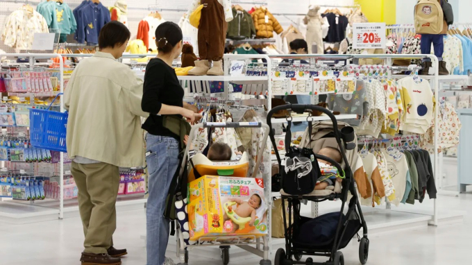 Cuộc khủng hoảng nan giải ngay lúc này của người Nhật Bản: Đã "âm ỉ cháy" trong nhiều năm và phải mất hàng thập kỷ nữa may thì thoát - Ảnh 1. Cuộc khủng hoảng nan giải ngay lúc này của người Nhật Bản: Đã "âm ỉ cháy" trong nhiều năm và phải mất hàng thập kỷ nữa may thì thoát - Ảnh 1.
