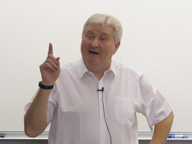 Lãnh đạo nhận lương cao nhất Thế giới di động không bán hết số cổ phiếu đăng ký - Ảnh 1.