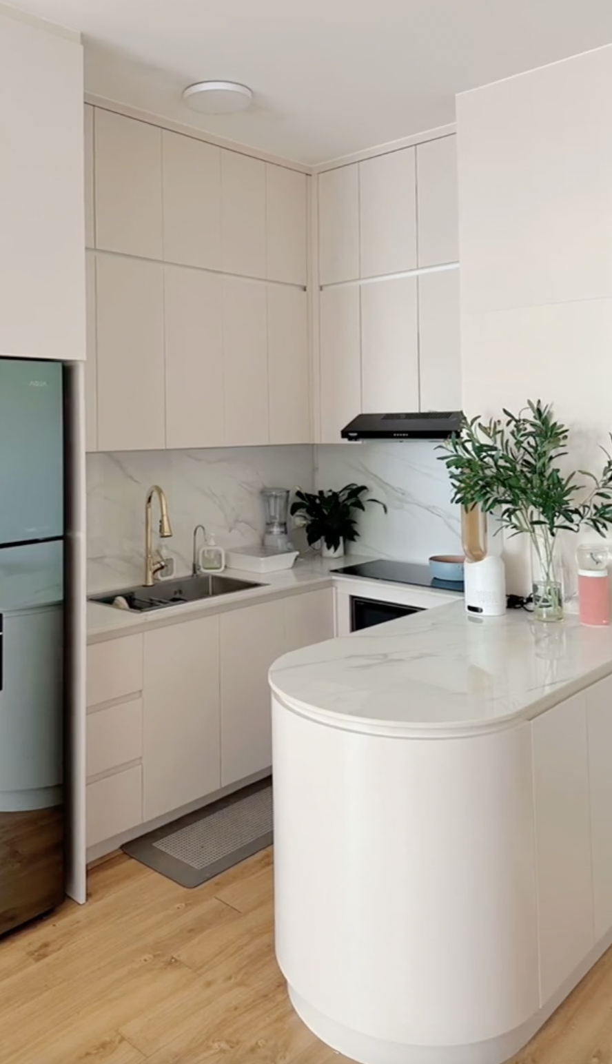 Bị lừa lắp căn bếp 6m2 giá 57 triệu còn bị chảy nước làm bong sàn gỗ, Gen Z: Làm nhà, không nên tin ai!- Ảnh 4. Bị lừa lắp căn bếp 6m2 giá 57 triệu còn bị chảy nước làm bong sàn gỗ, Gen Z: Làm nhà, không nên tin ai!- Ảnh 4.