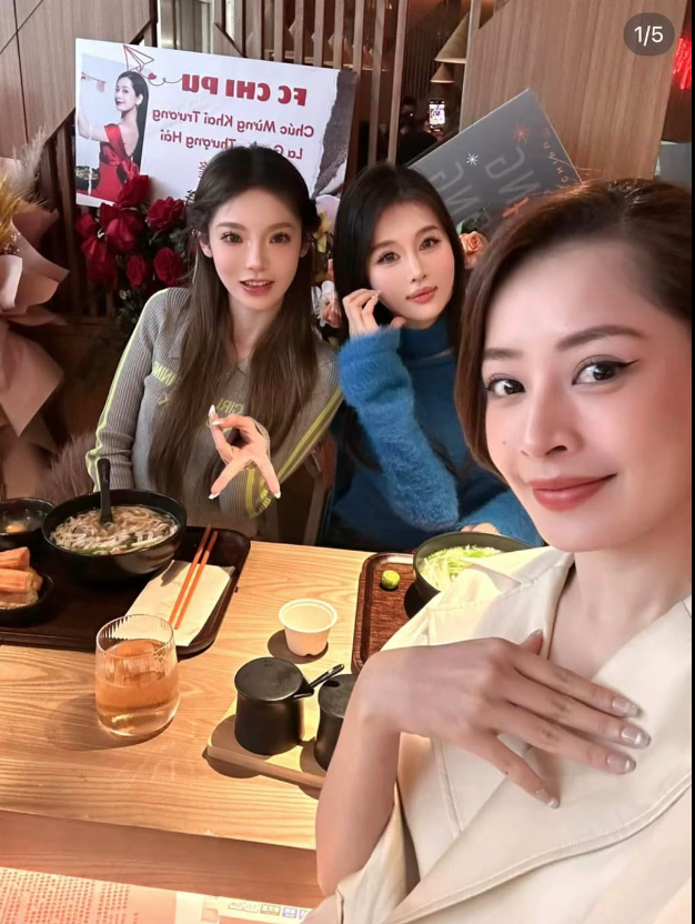 Chi Pu "gây bão" tại trung tâm thương mại nổi tiếng Thượng Hải khi liên tục xuất hiện tại quán phở mới khai trương- Ảnh 9.