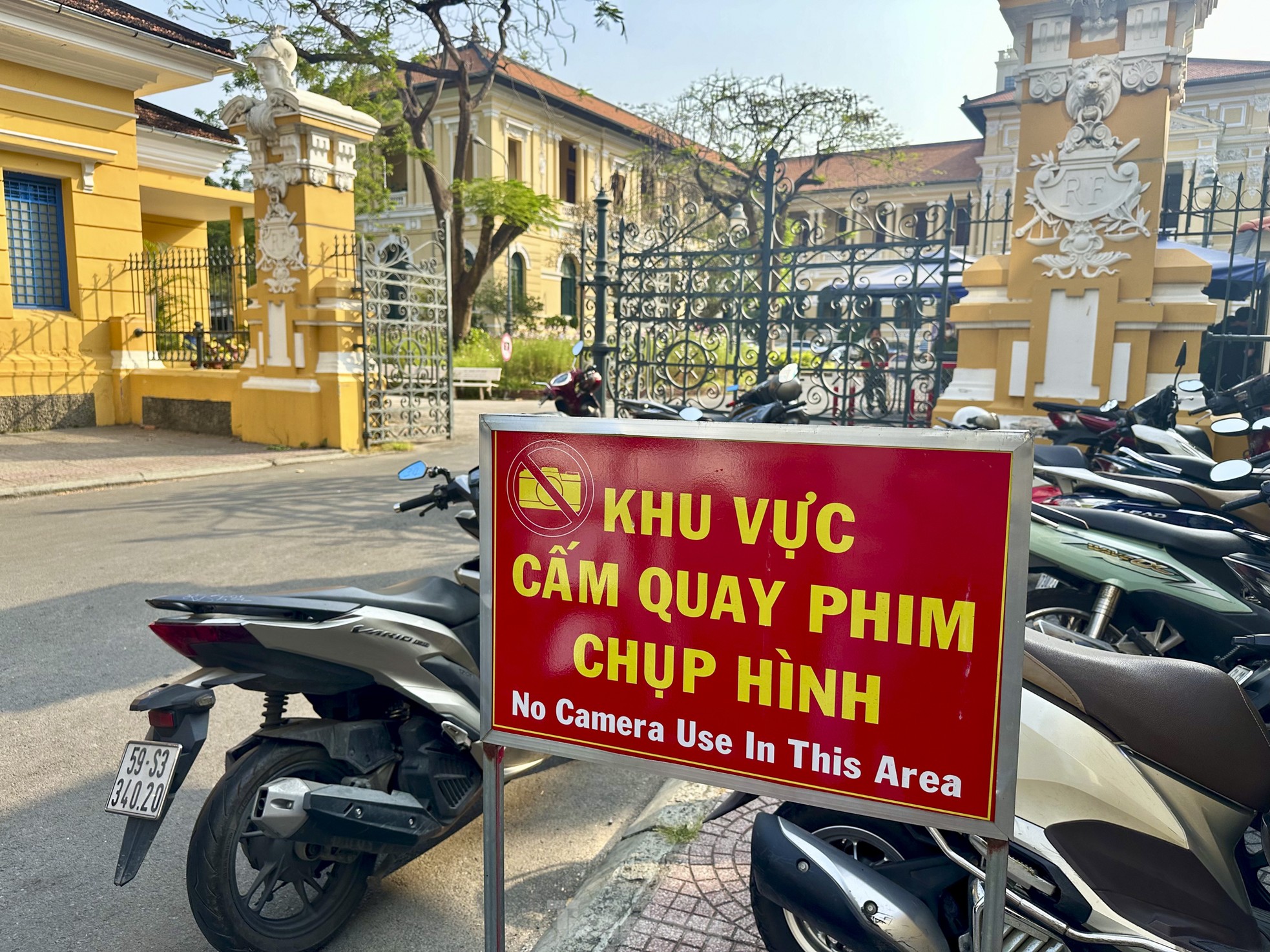 An ninh siết chặt phiên tòa vụ Vạn Thịnh Phát - Ảnh 4.