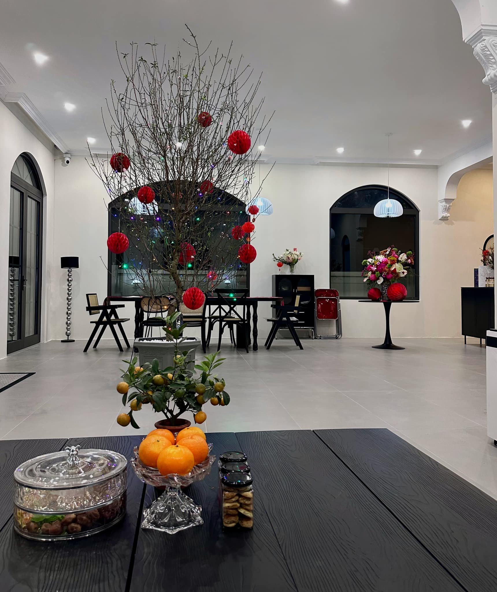 “Phú bà” phim Việt giờ vàng flex biệt thự tự decor, netizen đứng hình khi xem đến bức tượng bày trong nhà- Ảnh 5. “Phú bà” phim Việt giờ vàng flex biệt thự tự decor, netizen đứng hình khi xem đến bức tượng bày trong nhà- Ảnh 5.