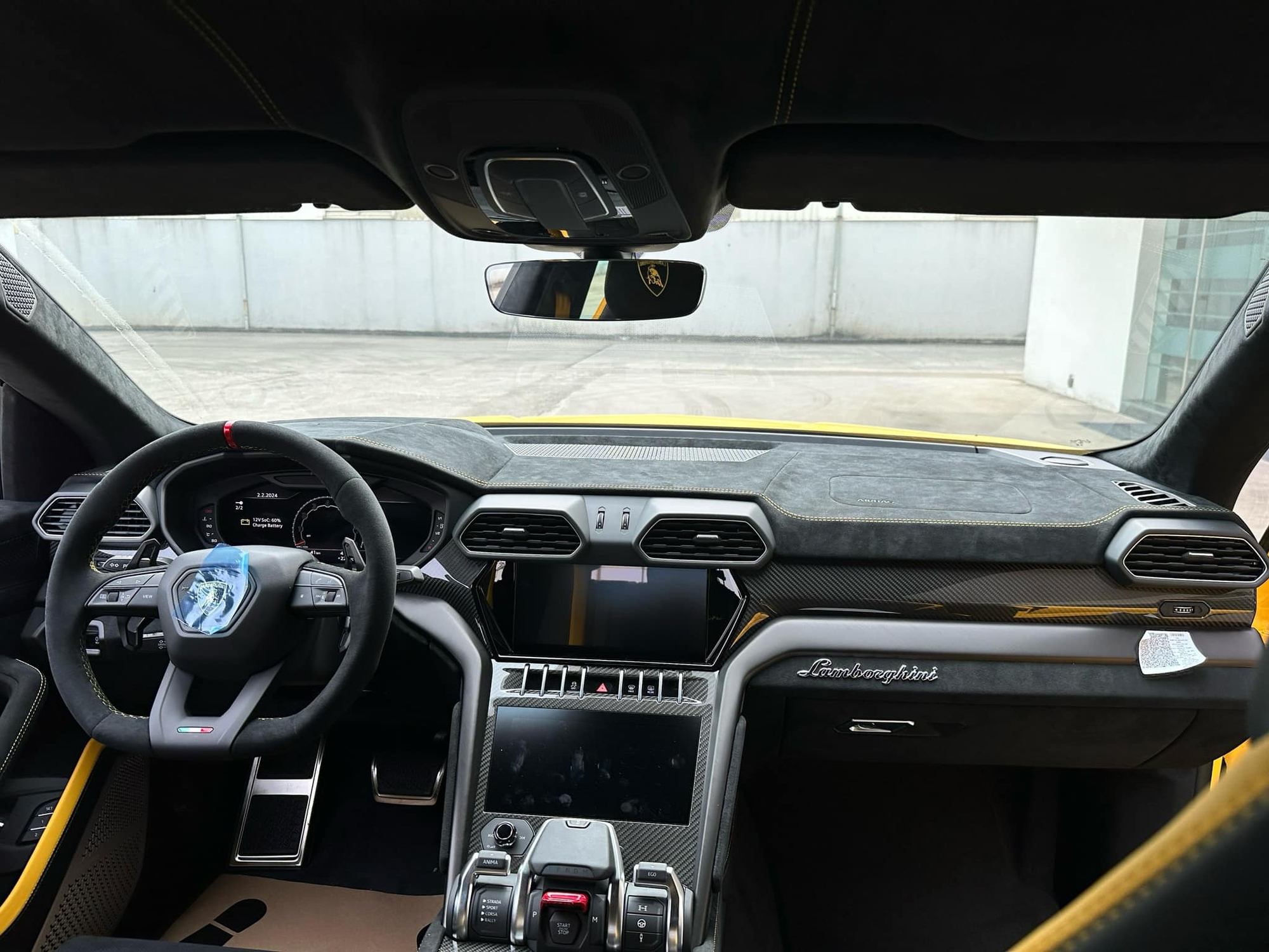 Vừa mua Lamborghini Urus tặng vợ, ông xã Đoàn Di Băng tiếp tục tậu Ducati Streetfighter V4 phiên bản giới hạn 630 chiếc toàn thế giới - Ảnh 12. Vừa mua Lamborghini Urus tặng vợ, ông xã Đoàn Di Băng tiếp tục tậu Ducati Streetfighter V4 phiên bản giới hạn 630 chiếc toàn thế giới - Ảnh 12.