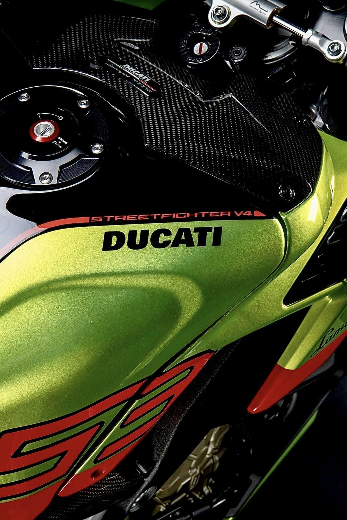 Vừa mua Lamborghini Urus tặng vợ, ông xã Đoàn Di Băng tiếp tục tậu Ducati Streetfighter V4 phiên bản giới hạn 630 chiếc toàn thế giới - Ảnh 7. Vừa mua Lamborghini Urus tặng vợ, ông xã Đoàn Di Băng tiếp tục tậu Ducati Streetfighter V4 phiên bản giới hạn 630 chiếc toàn thế giới - Ảnh 7.