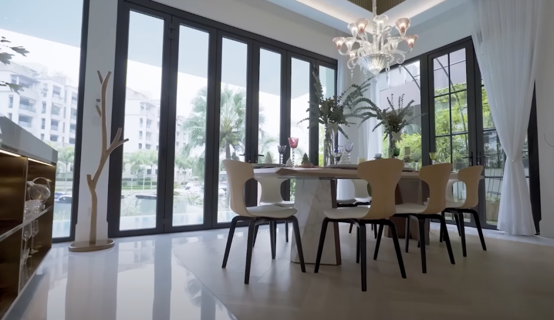 ''Bà hoàng Hermes'' tiếp tục ''đập hộp'' dinh thự rộng gần 750m2 ở Singapore: riêng phòng tắm và nhà bếp được ốp đá cẩm thạch quý hiếm- Ảnh 6. ''Bà hoàng Hermes'' tiếp tục ''đập hộp'' dinh thự rộng gần 750m2 ở Singapore: riêng phòng tắm và nhà bếp được ốp đá cẩm thạch quý hiếm- Ảnh 6.