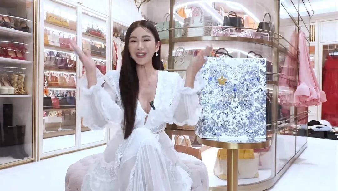 ''Bà hoàng Hermes'' tiếp tục ''đập hộp'' dinh thự rộng gần 750m2 ở Singapore: riêng phòng tắm và nhà bếp được ốp đá cẩm thạch quý hiếm- Ảnh 1. ''Bà hoàng Hermes'' tiếp tục ''đập hộp'' dinh thự rộng gần 750m2 ở Singapore: riêng phòng tắm và nhà bếp được ốp đá cẩm thạch quý hiếm- Ảnh 1.