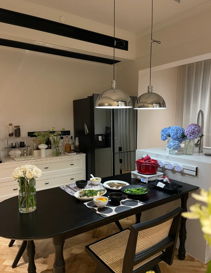 Chi gần 8 tỷ để sở hữu căn nhà ngắm view hoàng hôn cực đỉnh, dành hẳn một phòng cho mèo- Ảnh 10. Chi gần 8 tỷ để sở hữu căn nhà ngắm view hoàng hôn cực đỉnh, dành hẳn một phòng cho mèo- Ảnh 10.