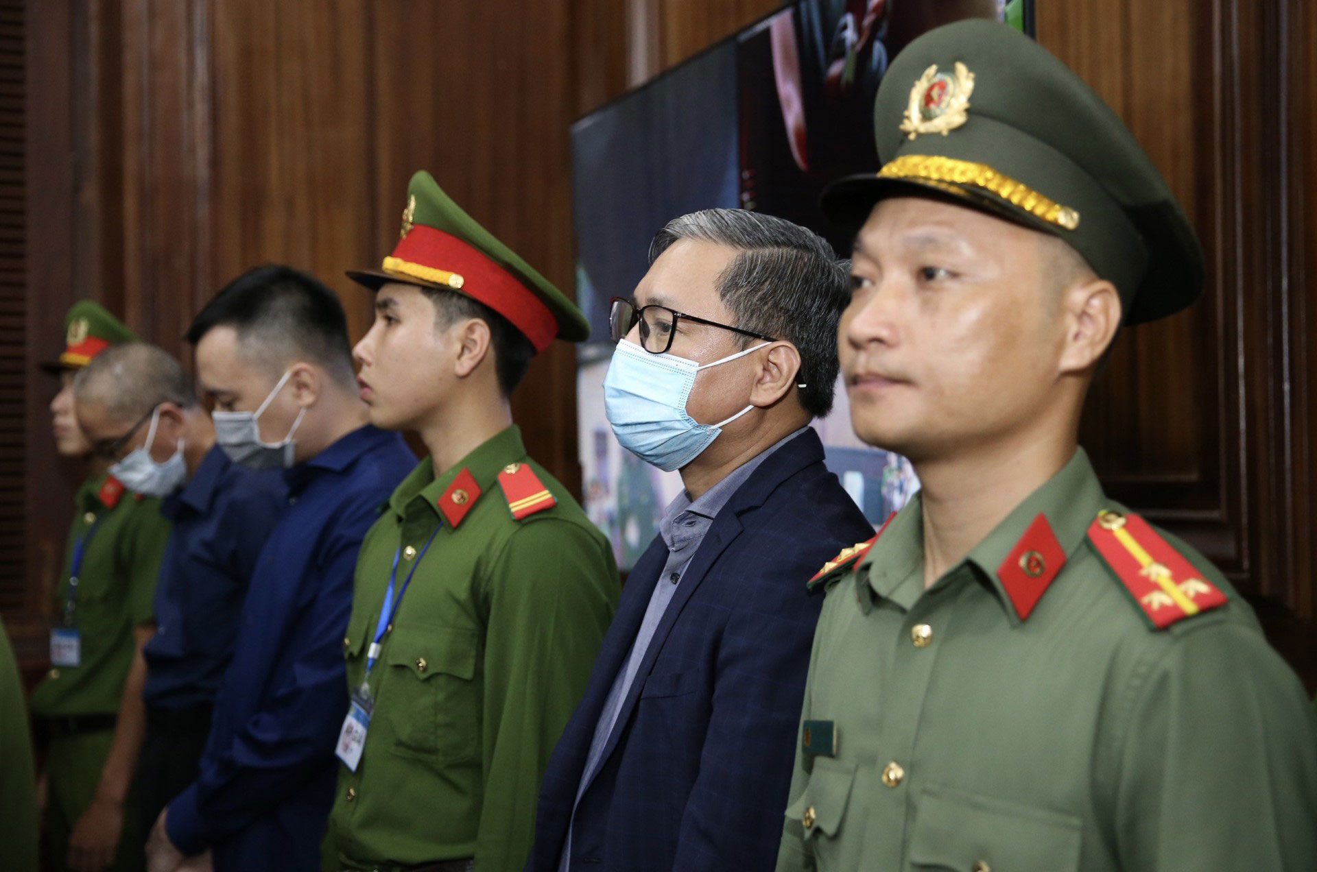 Bị cáo Nguyễn Cao Trí (đeo kính) Ảnh: HOÀNG TRIỀU Bị cáo Nguyễn Cao Trí (đeo kính) Ảnh: HOÀNG TRIỀU