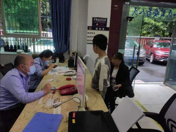 Đến ngân hàng rút 170 triệu, bà mẹ xây xẩm khi nghe trả lời "Tài khoản 0 đồng": Bí mật phía sau càng đáng sợ- Ảnh 2. Đến ngân hàng rút 170 triệu, bà mẹ xây xẩm khi nghe trả lời "Tài khoản 0 đồng": Bí mật phía sau càng đáng sợ- Ảnh 2.