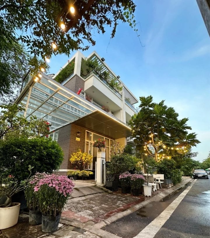 Á hậu đầu tiên được phong NSND: Tuổi 52 nhan sắc mặn mà, chồng đại gia yêu chiều thường xuyên tặng quà Á hậu đầu tiên được phong NSND: Tuổi 52 nhan sắc mặn mà, chồng đại gia yêu chiều thường xuyên tặng quà