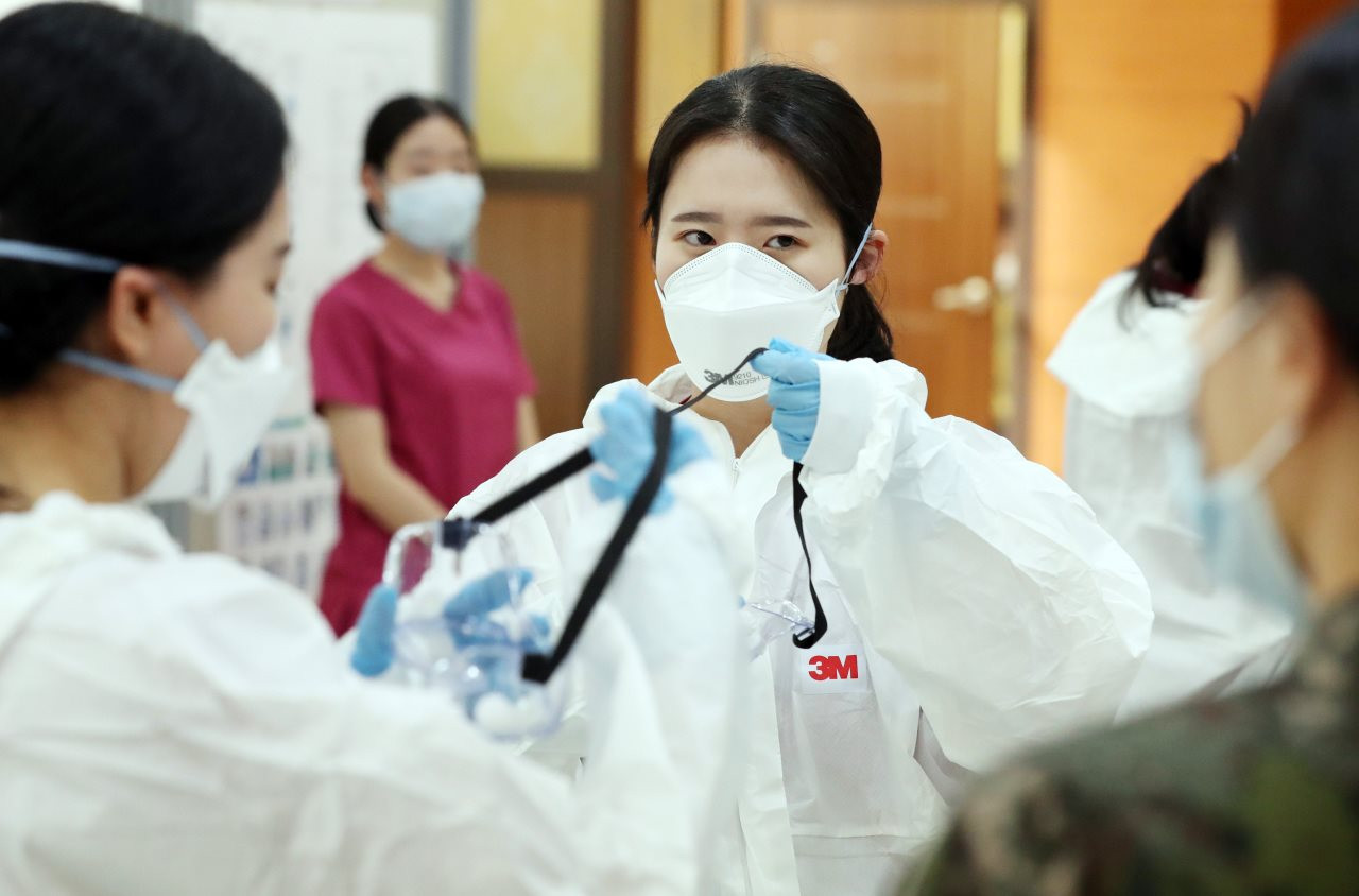 Vì sao 2.000 chỉ tiêu tuyển sinh có thể gây ra cuộc khủng hoảng ngành y rúng động cả Hàn Quốc: Khi lợi ích khiến gần 10.000 bác sĩ để bệnh nhân trở thành "con tin" - Ảnh 3. Vì sao 2.000 chỉ tiêu tuyển sinh có thể gây ra cuộc khủng hoảng ngành y rúng động cả Hàn Quốc: Khi lợi ích khiến gần 10.000 bác sĩ để bệnh nhân trở thành "con tin" - Ảnh 3.