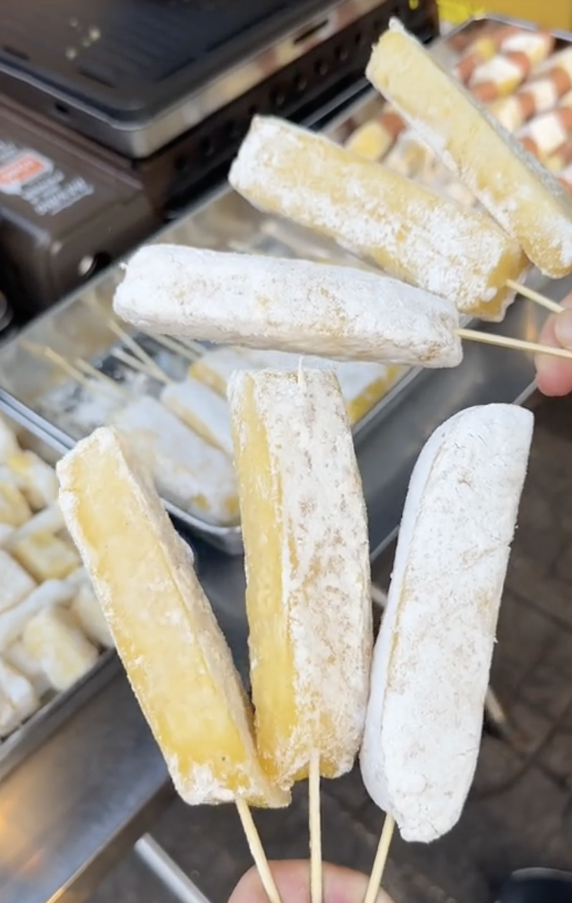 Địa điểm tại TP.HCM "đông chấn động" vì một món ăn mới nổi, chấp nhận xếp hàng 30 phút để được mua- Ảnh 7. Địa điểm tại TP.HCM "đông chấn động" vì một món ăn mới nổi, chấp nhận xếp hàng 30 phút để được mua- Ảnh 7.