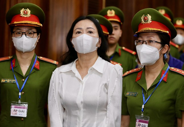 Cách bà Trương Mỹ Lan dựng ‘ma trận vòi bạch tuộc’ quanh Vạn Thịnh Phát - Ảnh 1. Cách bà Trương Mỹ Lan dựng ‘ma trận vòi bạch tuộc’ quanh Vạn Thịnh Phát - Ảnh 1.
