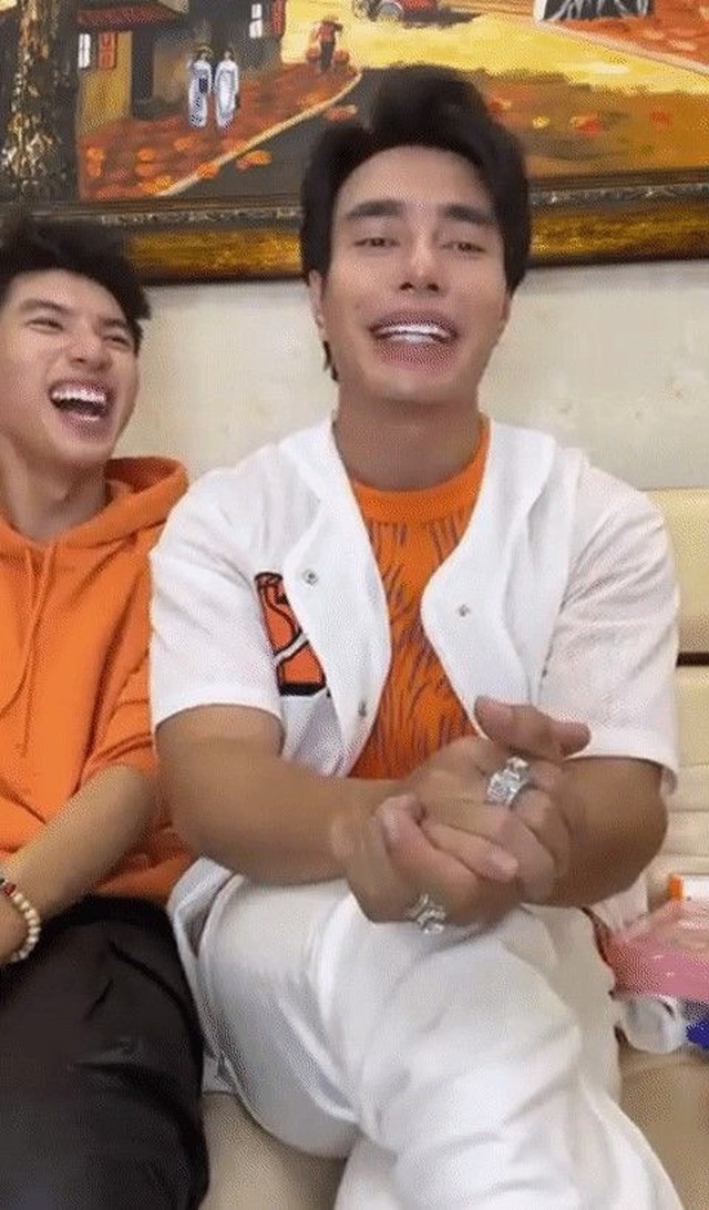 Xem livestream bán hàng sao mà cuốn thế: "Chốt đơn" trong cơn hưng phấn không chủ đích, chẳng biết giá có thật sự hời? - Ảnh 9. Xem livestream bán hàng sao mà cuốn thế: "Chốt đơn" trong cơn hưng phấn không chủ đích, chẳng biết giá có thật sự hời? - Ảnh 9.