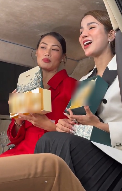 Xem livestream bán hàng sao mà cuốn thế: "Chốt đơn" trong cơn hưng phấn không chủ đích, chẳng biết giá có thật sự hời? - Ảnh 8. Xem livestream bán hàng sao mà cuốn thế: "Chốt đơn" trong cơn hưng phấn không chủ đích, chẳng biết giá có thật sự hời? - Ảnh 8.