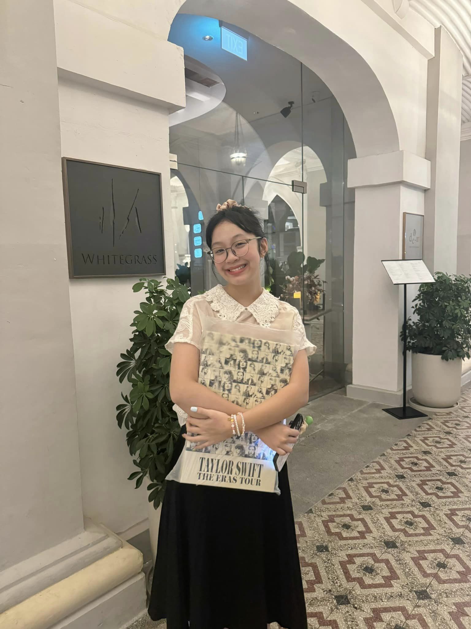 Nữ MC VTV hộ tống con gái 12 tuổi sang Singapore "hiện thực hóa ước mơ": Sở hữu cặp vé VIP quyền lực, check-in khách sạn 5 sao nức tiếng - Ảnh 17. Nữ MC VTV hộ tống con gái 12 tuổi sang Singapore "hiện thực hóa ước mơ": Sở hữu cặp vé VIP quyền lực, check-in khách sạn 5 sao nức tiếng - Ảnh 17.