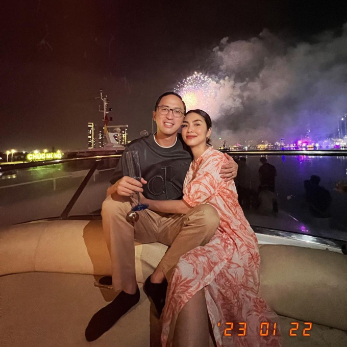 Con trai tỷ phú trong mắt vợ sau 12 năm kết hôn: Vẫn làm được 1 điều rất nhiều đàn ông khác không thể! - Ảnh 4. Con trai tỷ phú trong mắt vợ sau 12 năm kết hôn: Vẫn làm được 1 điều rất nhiều đàn ông khác không thể! - Ảnh 4.