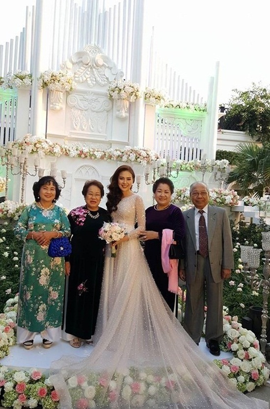 Nữ MC VTV vừa thông báo ly hôn chồng thiếu gia đúng ngày 1/4: Từng có lễ cưới xa hoa bậc nhất Hà Thành, tiết lộ gây chú ý về chồng cách đây 1 năm - Ảnh 4.