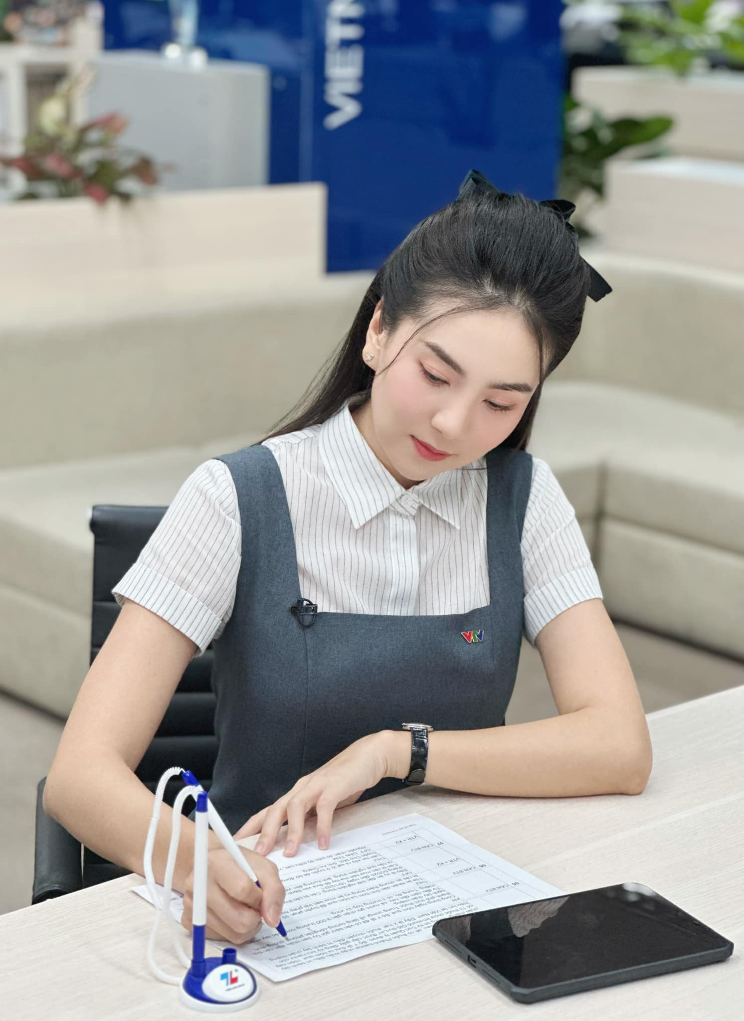 Nữ MC VTV vừa thông báo ly hôn chồng thiếu gia đúng ngày 1/4: Từng có lễ cưới xa hoa bậc nhất Hà Thành, tiết lộ gây chú ý về chồng cách đây 1 năm- Ảnh 11.
